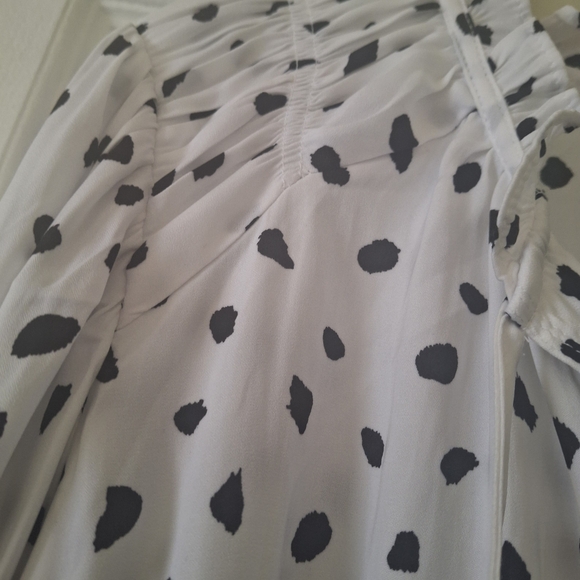 Jones New York White Blouse with Black Spot Print and Tie Detail - Picture 4 of 5